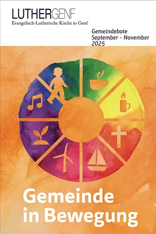 Gemeindebrief-Titelbild: Mann liest im Gras, Text „Meine Sommerlektüre: Die Bibel!“.